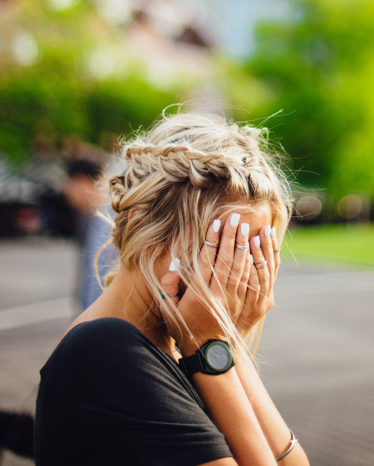 Palms covering closed eyes during palming (exercise R3)